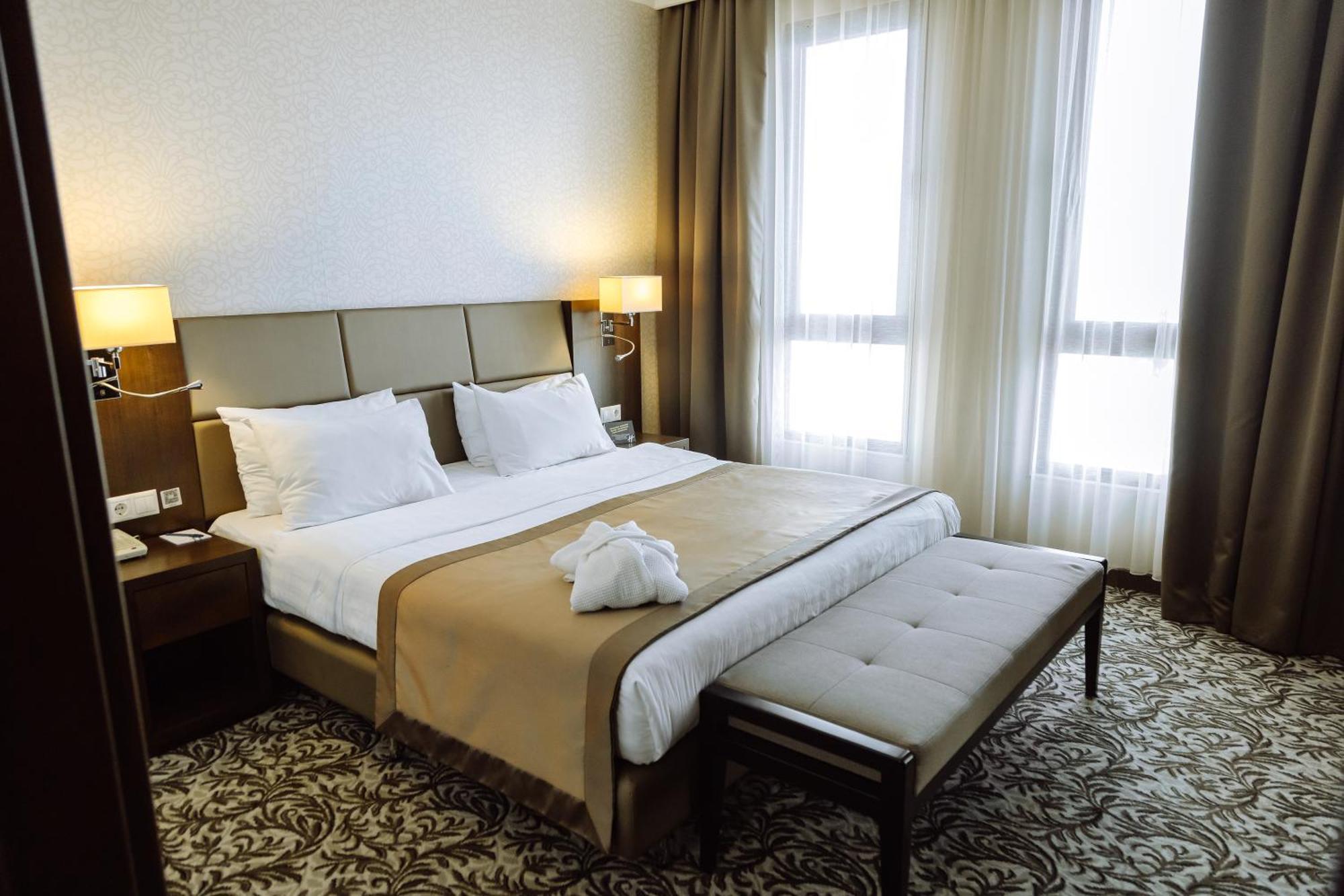 Holiday Inn Aktau By Ihg Aktau (Mangystau) Exterior foto