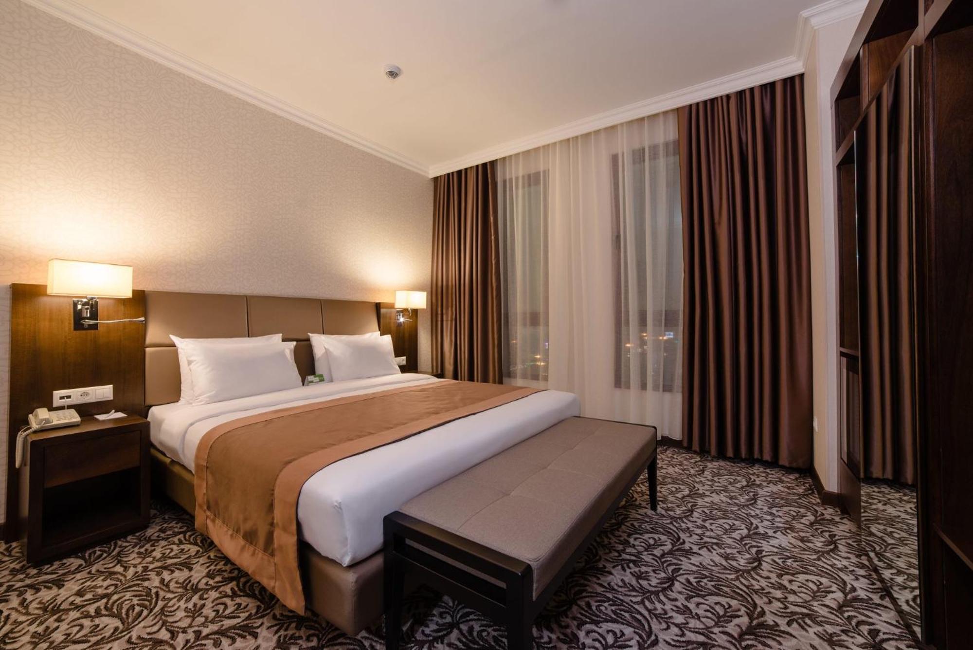 Holiday Inn Aktau By Ihg Aktau (Mangystau) Exterior foto